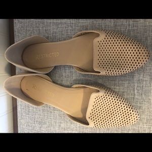 SOLD Nude flats